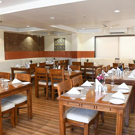 Sai Neem Tree Hotel 쉬르디 외부 사진