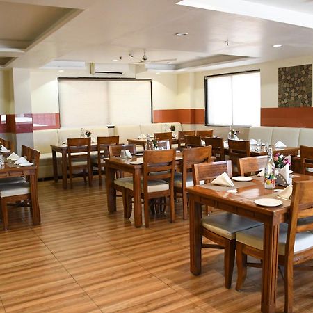 Sai Neem Tree Hotel 쉬르디 외부 사진