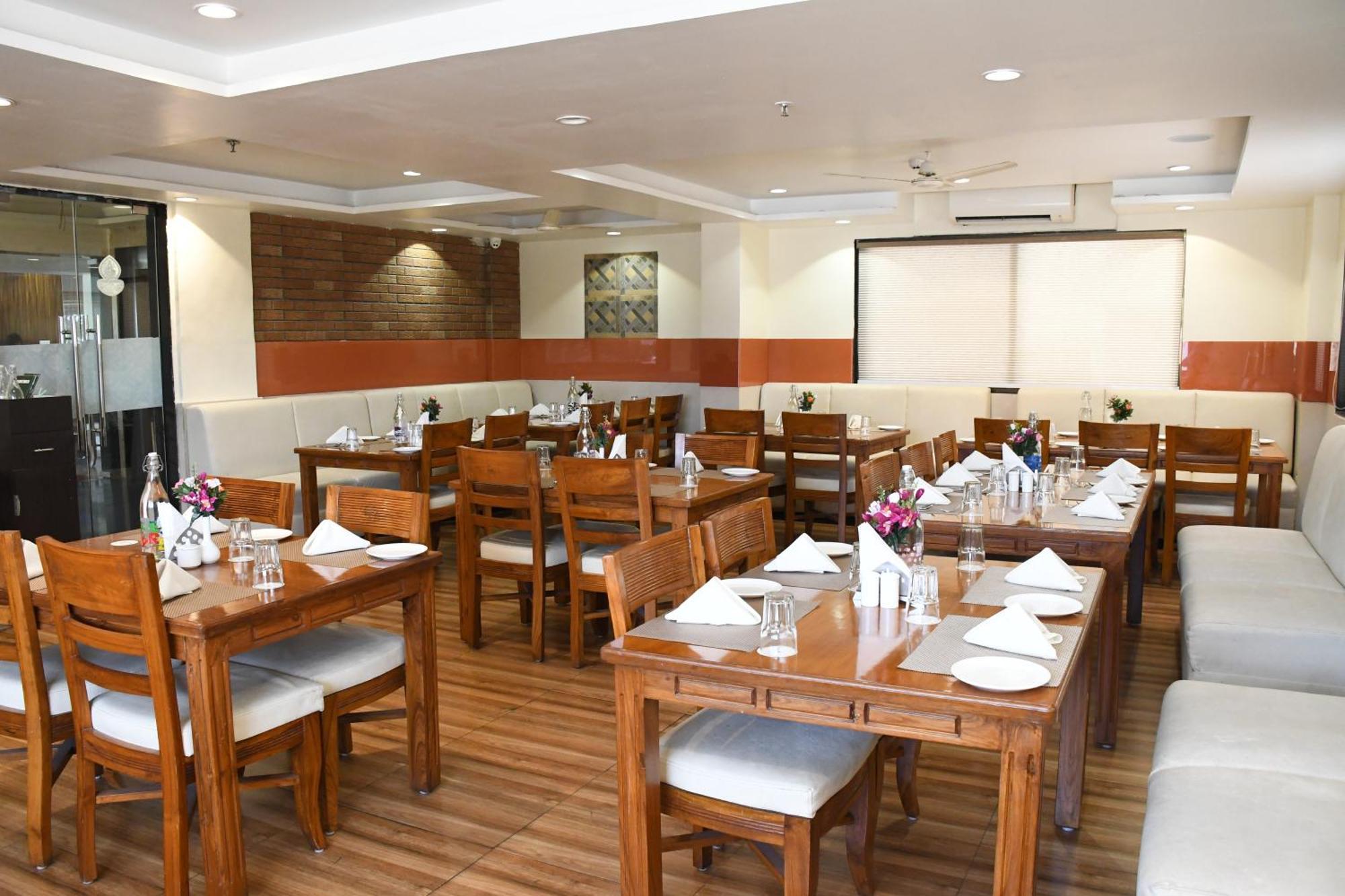 Sai Neem Tree Hotel 쉬르디 외부 사진
