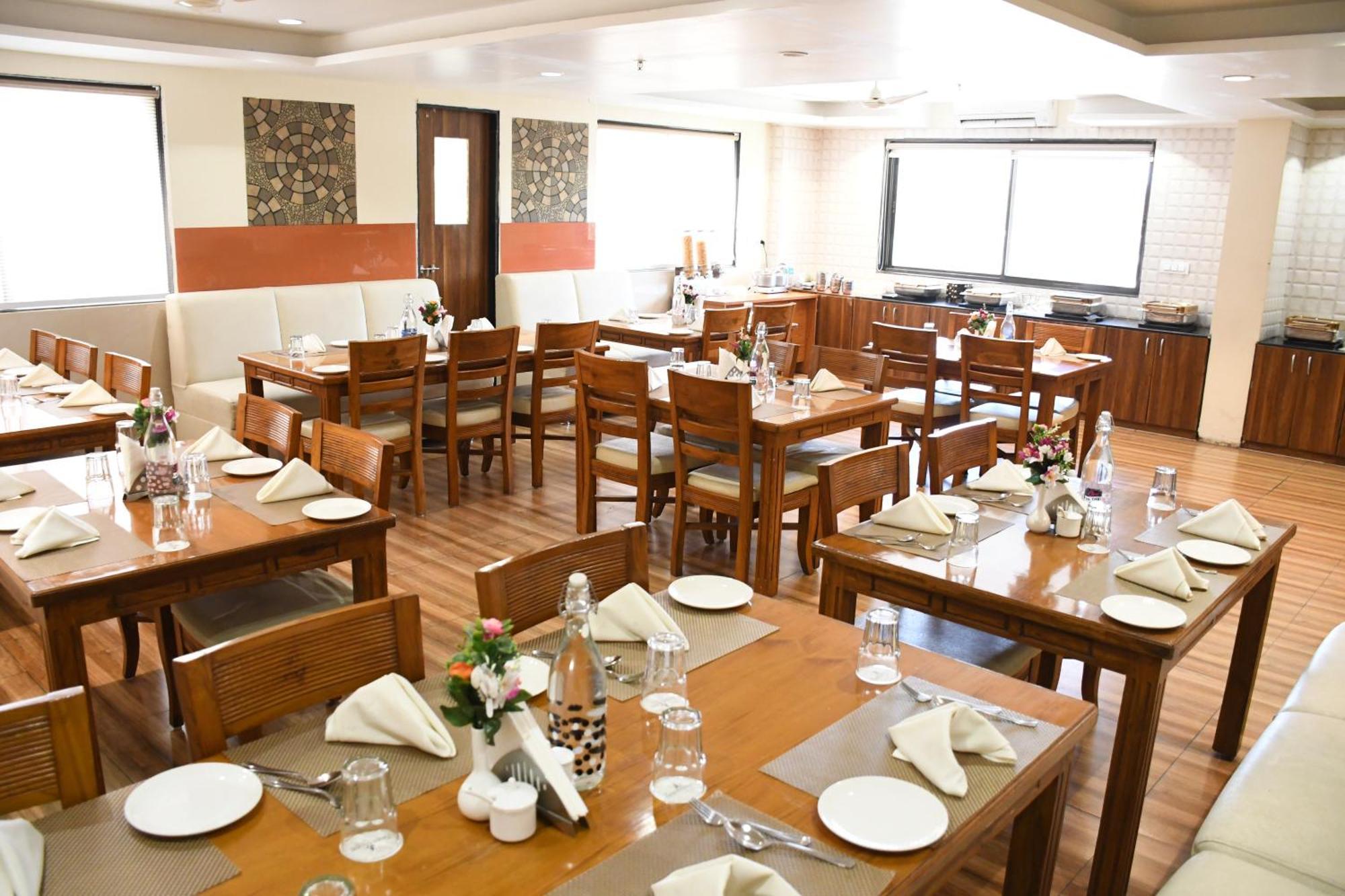 Sai Neem Tree Hotel 쉬르디 외부 사진