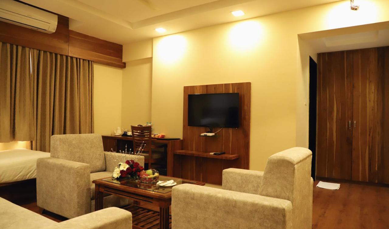 Sai Neem Tree Hotel 쉬르디 외부 사진
