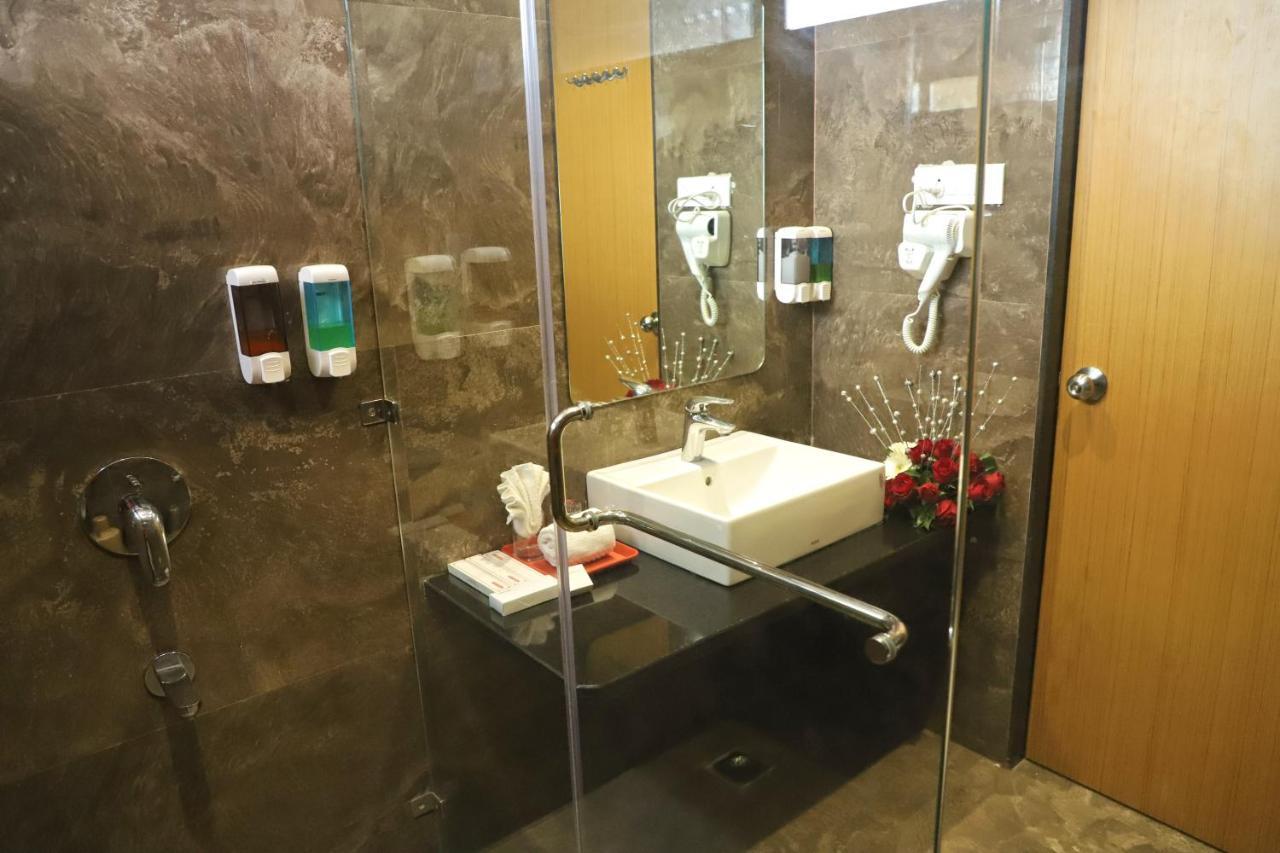 Sai Neem Tree Hotel 쉬르디 외부 사진