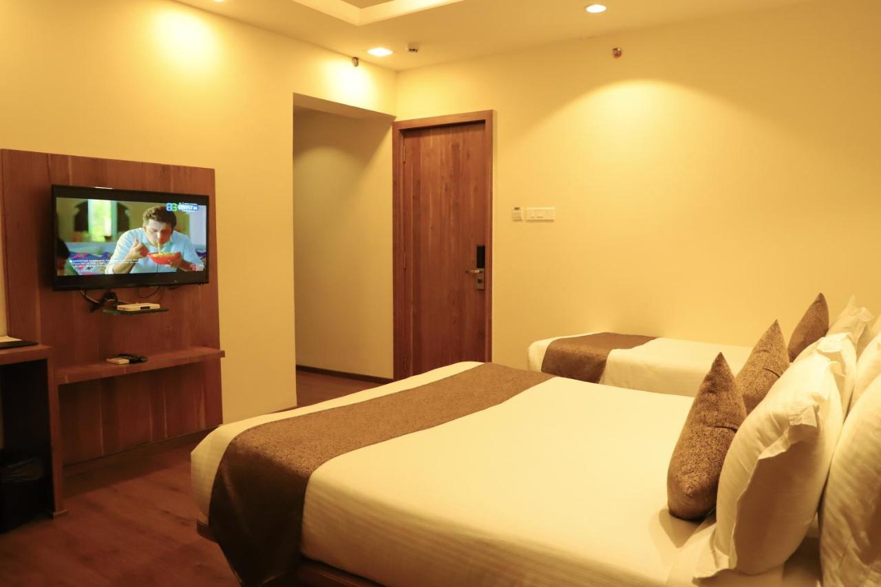 Sai Neem Tree Hotel 쉬르디 외부 사진