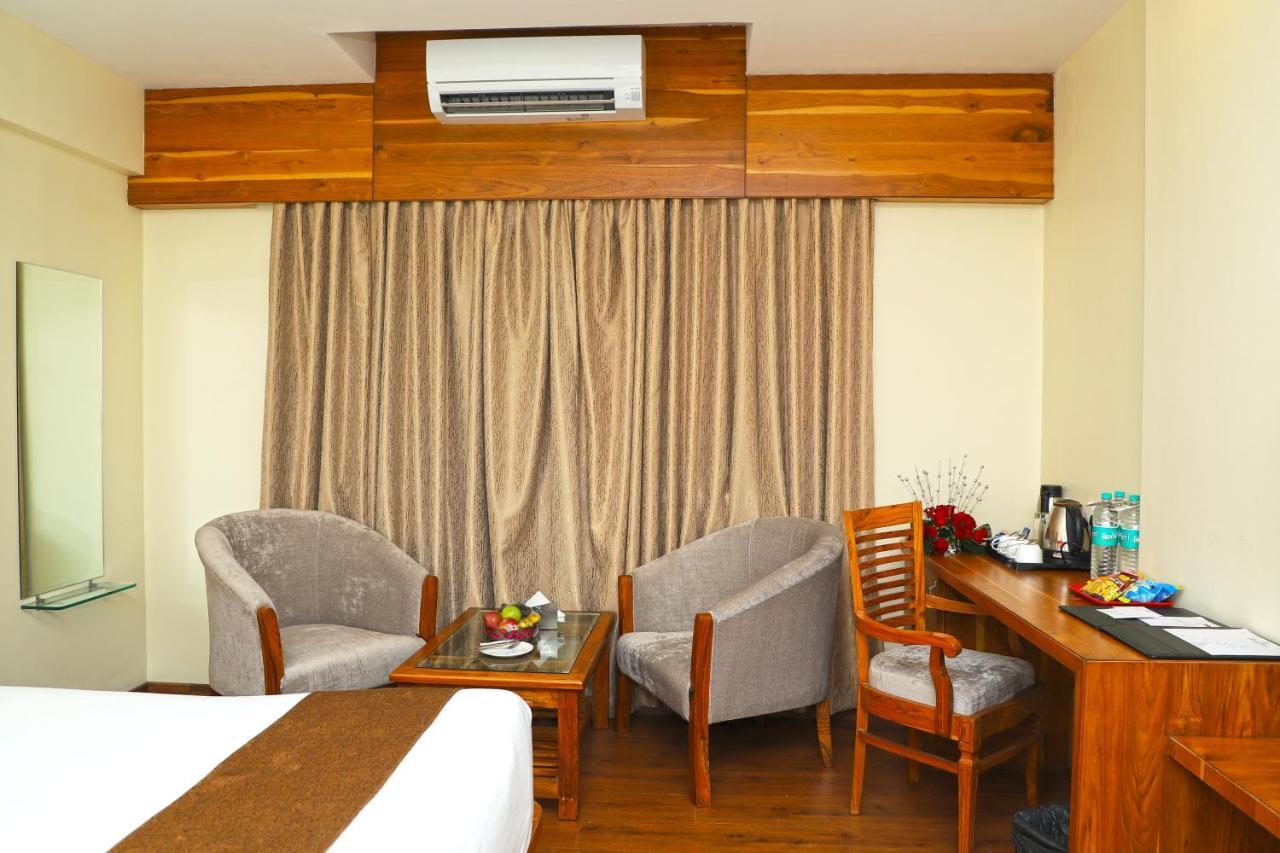 Sai Neem Tree Hotel 쉬르디 외부 사진