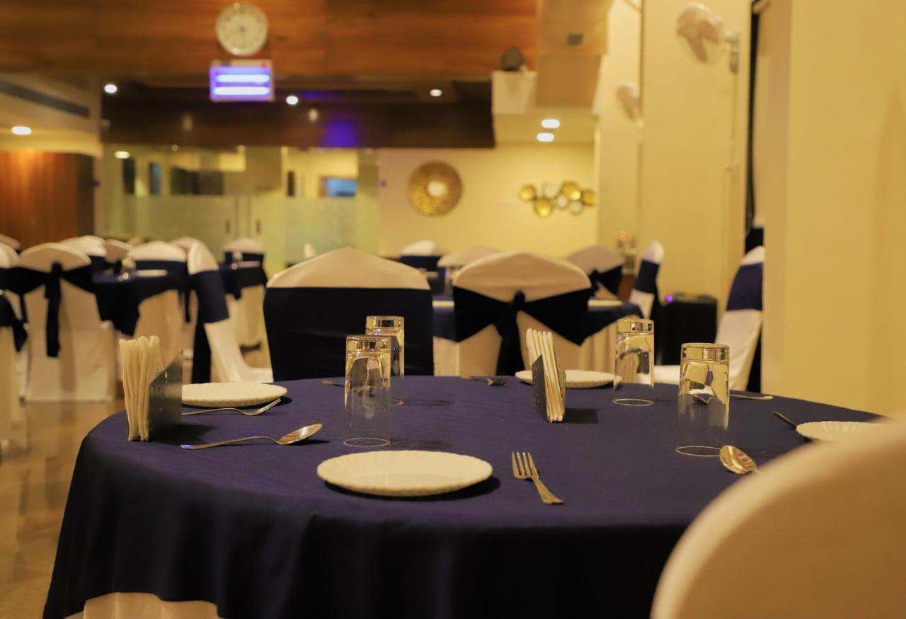 Sai Neem Tree Hotel 쉬르디 외부 사진