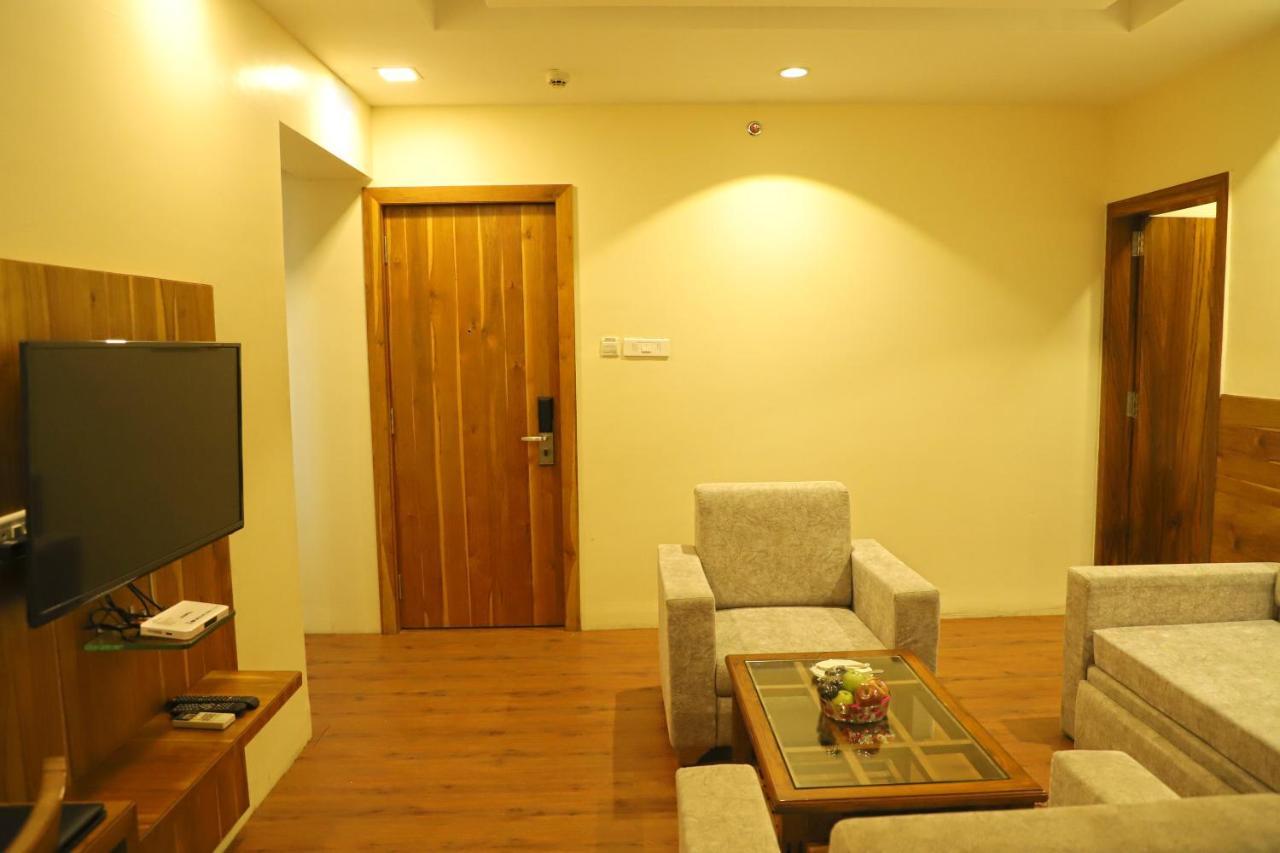 Sai Neem Tree Hotel 쉬르디 외부 사진