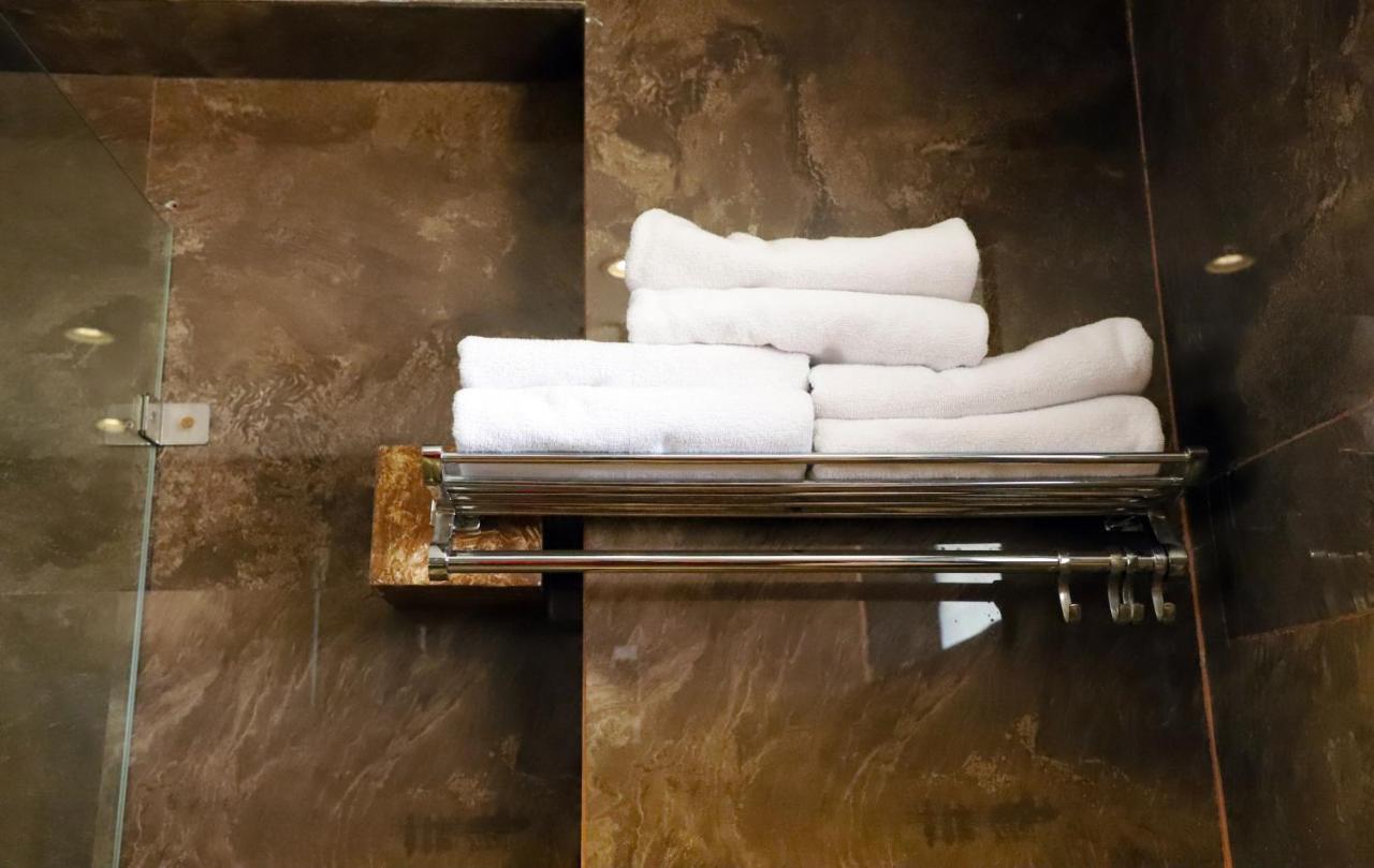 Sai Neem Tree Hotel 쉬르디 외부 사진