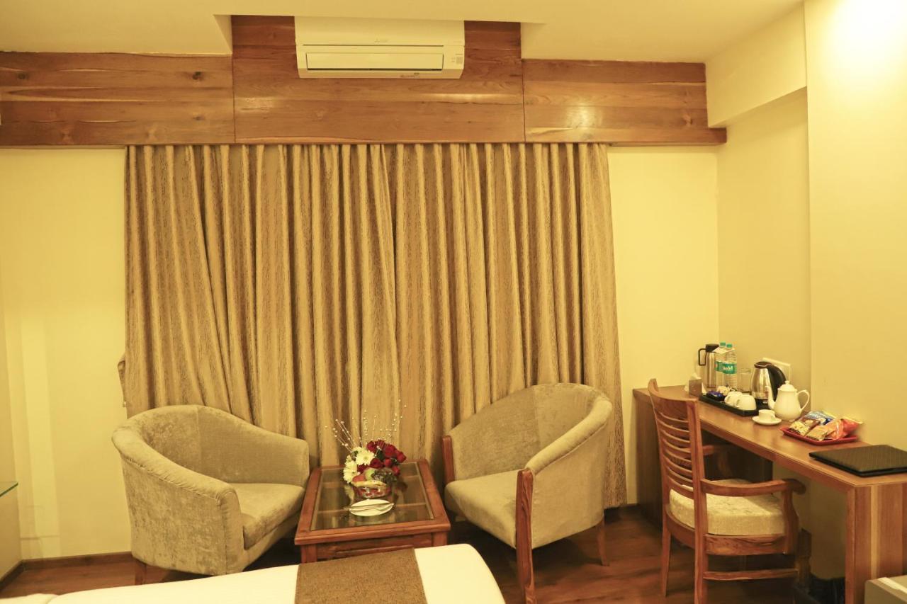 Sai Neem Tree Hotel 쉬르디 외부 사진
