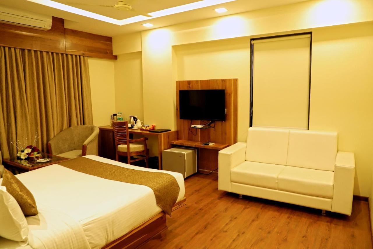 Sai Neem Tree Hotel 쉬르디 외부 사진