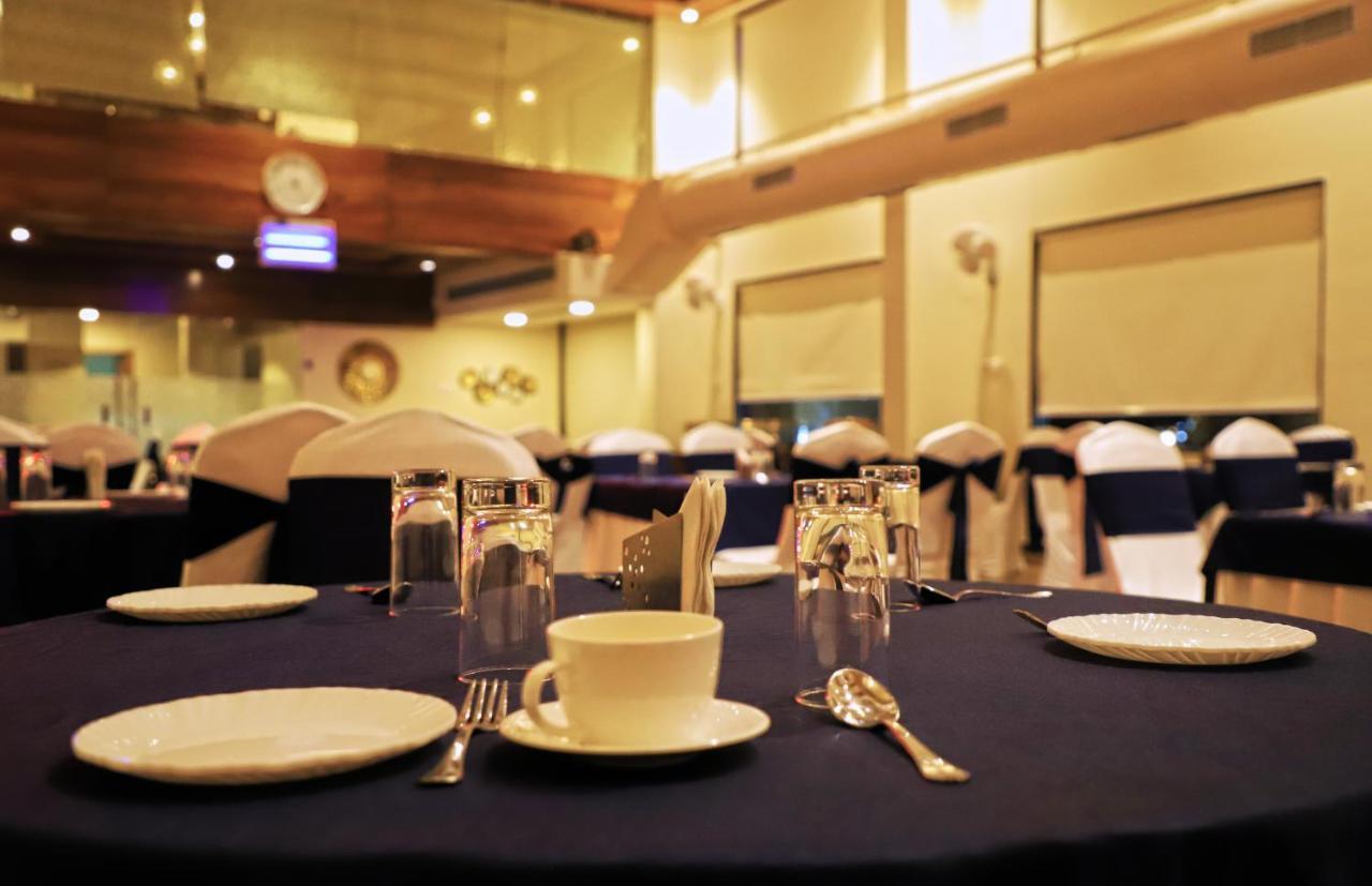 Sai Neem Tree Hotel 쉬르디 외부 사진
