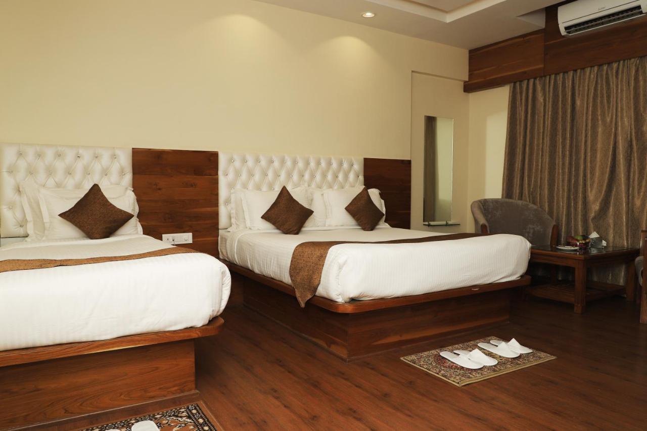 Sai Neem Tree Hotel 쉬르디 외부 사진