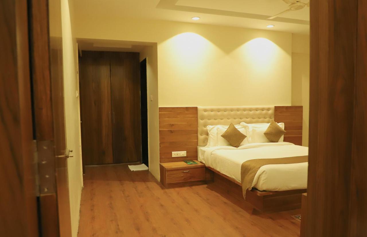 Sai Neem Tree Hotel 쉬르디 외부 사진