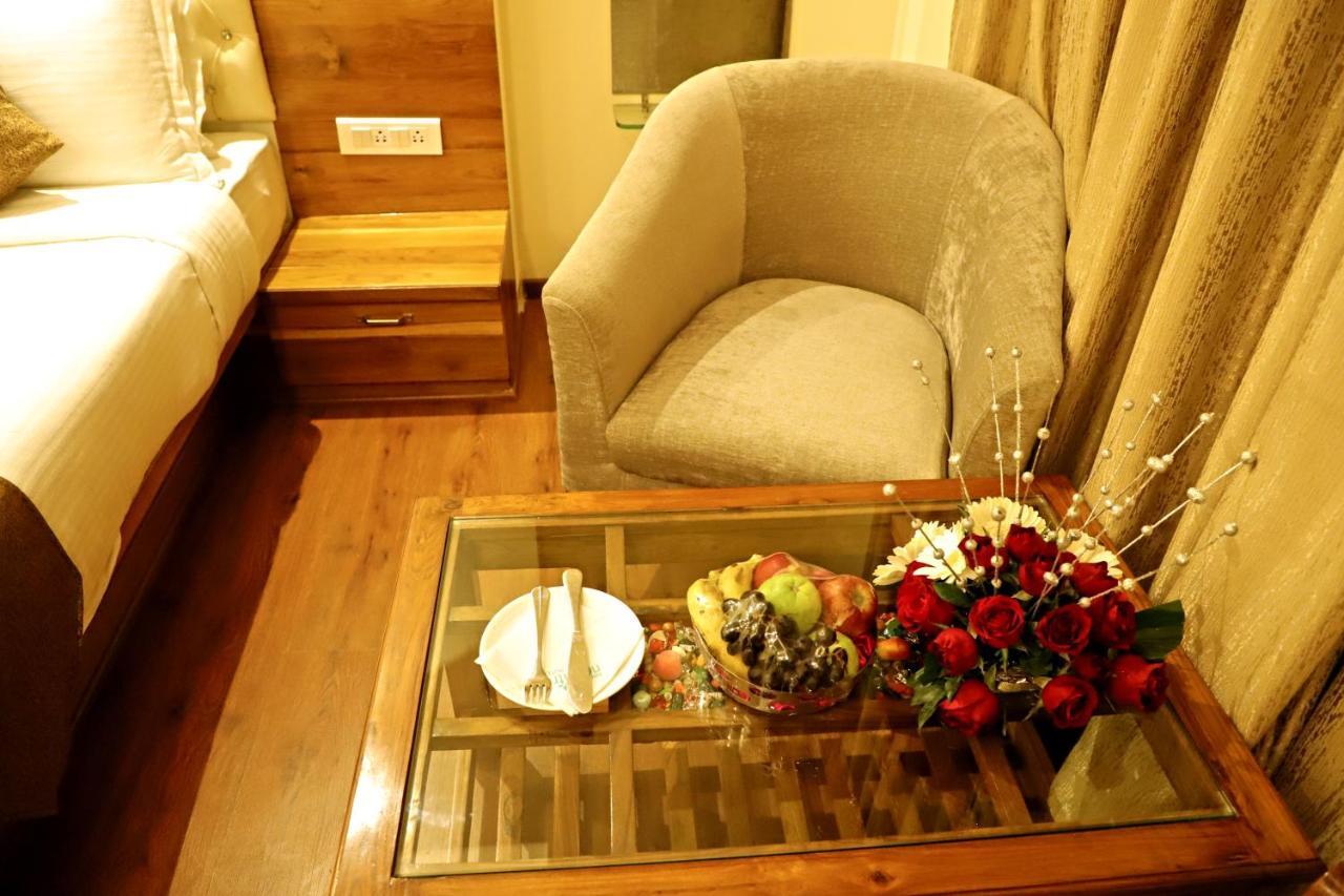 Sai Neem Tree Hotel 쉬르디 외부 사진