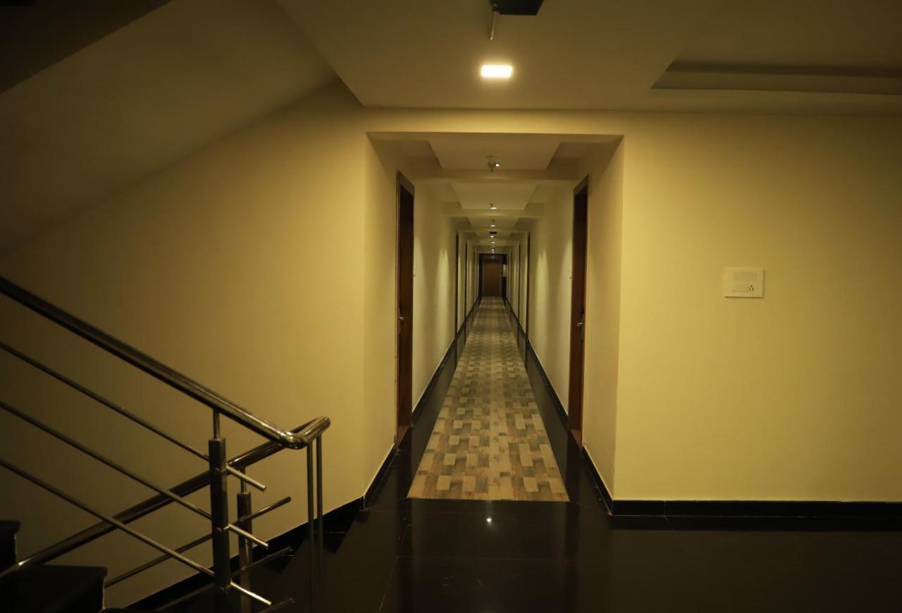 Sai Neem Tree Hotel 쉬르디 외부 사진