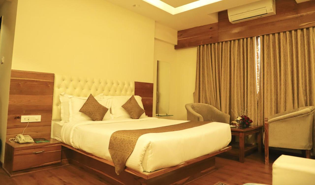Sai Neem Tree Hotel 쉬르디 외부 사진